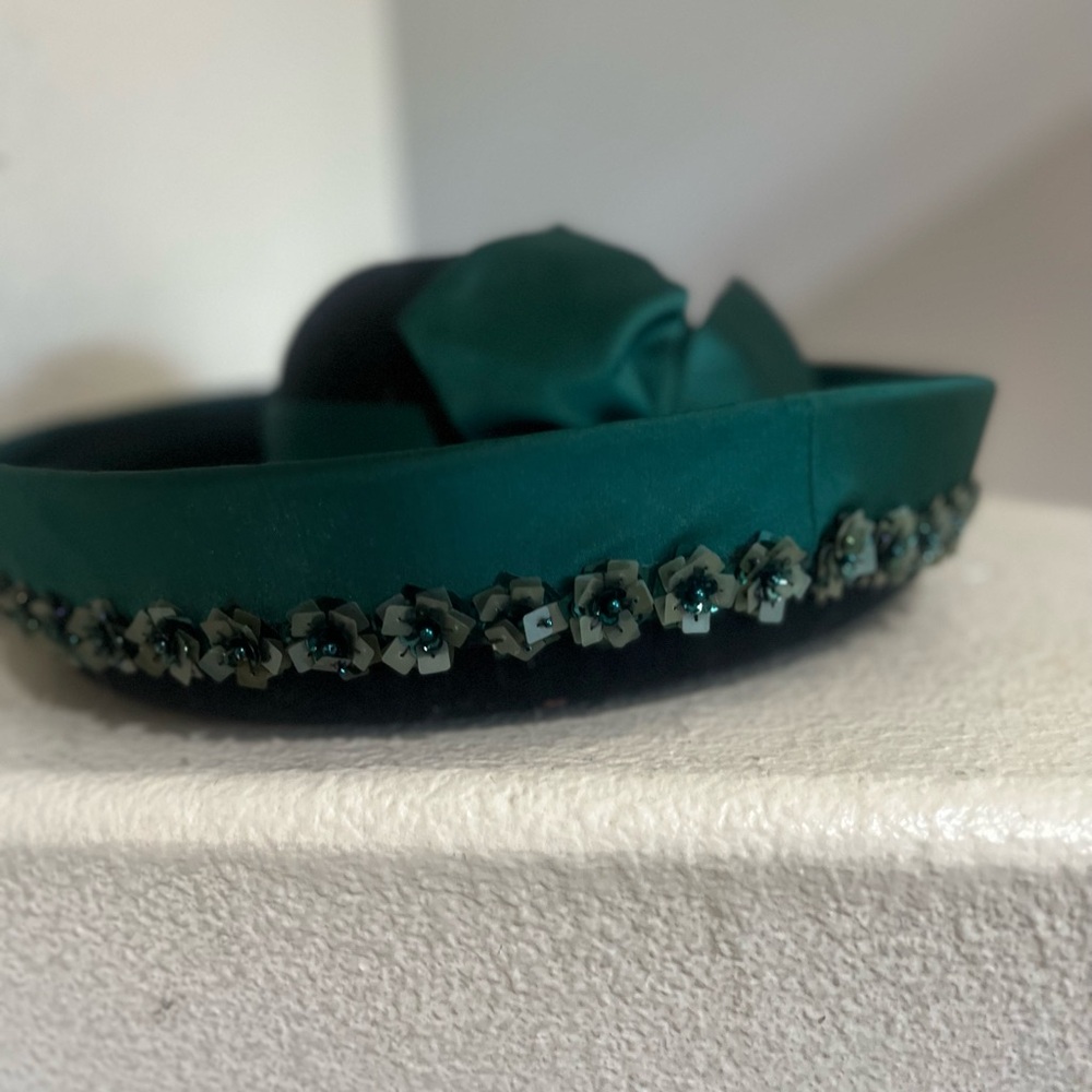 WHITTALL & SHON Vintage HAT Green 100% Wool Felt CHURCH DERBY Rhinestone Beaded - Picture 4 of 12